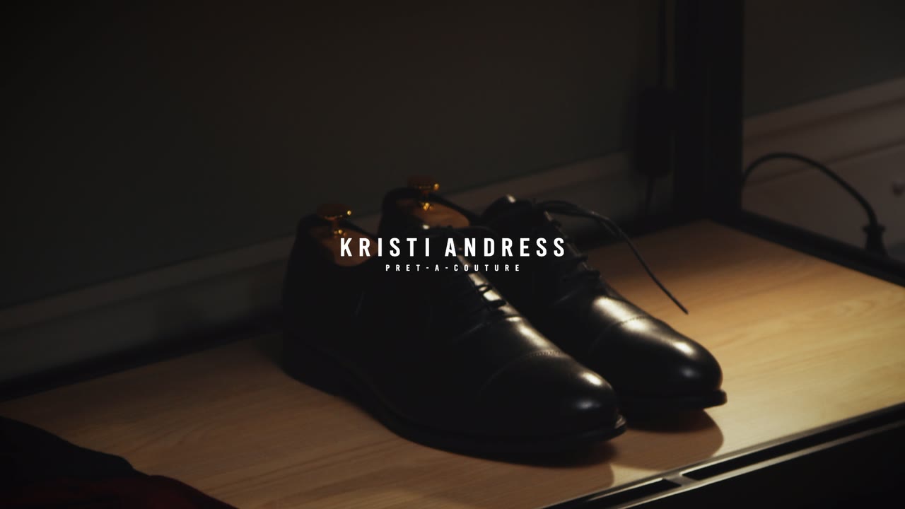 Kristi Andress jaunikio kostiumo reklama
